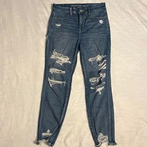 American Eagle Outfitters / Size 6 - Next Level Stretch / Blue Ripped Jeans
